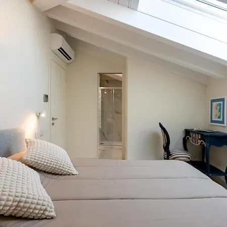 Luxury Penthouse For 6 Guests, Free Parking 东塞斯特里