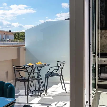 Luxury Penthouse For 6 Guests, Free Parking * 东塞斯特里