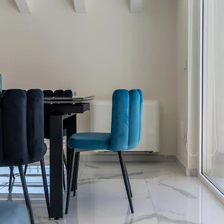 Luxury Penthouse For 6 Guests, Free Parking