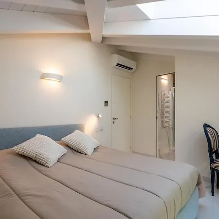 Luxury Penthouse For 6 Guests, Free Parking * 东塞斯特里