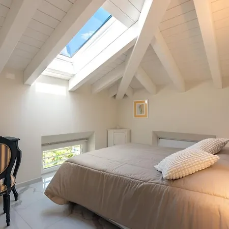 Luxury Penthouse For 6 Guests, Free Parking 东塞斯特里