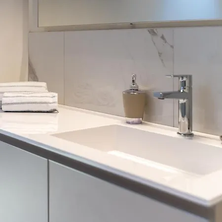 Luxury Penthouse For 6 Guests, Free Parking