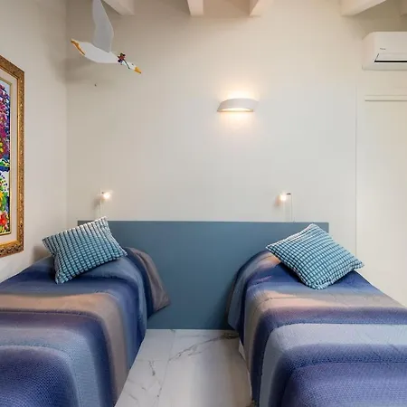 Luxury Penthouse For 6 Guests, Free Parking *