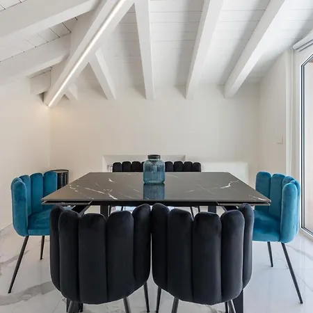 Luxury Penthouse For 6 Guests, Free Parking