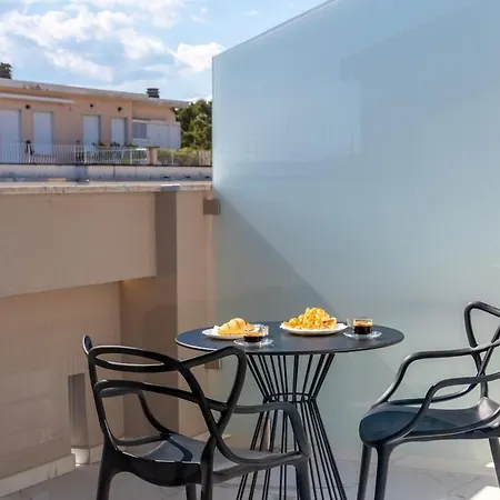 Luxury Penthouse For 6 Guests, Free Parking *
