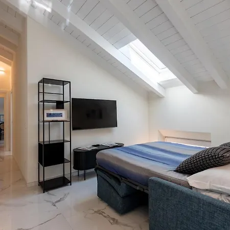 Luxury Penthouse For 6 Guests, Free Parking *